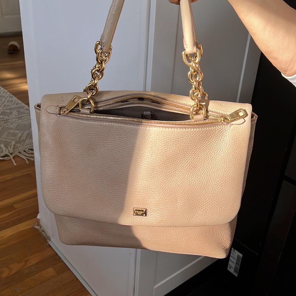 A Lovely Dolce & Gabbana Cream beige bag in leather with gold details